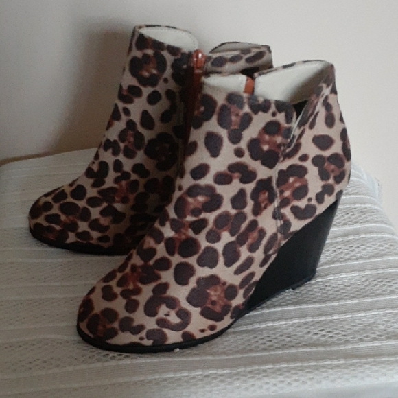 Leopard Print Ankle Booties - Picture 8 of 9